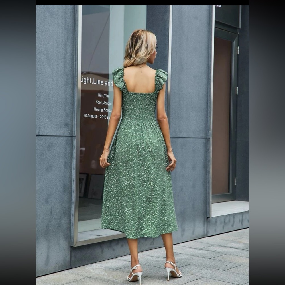 Shein Ditsy Floral Print Ruffle Trim Shirred A-line Dress in Green (US6 -Medium)